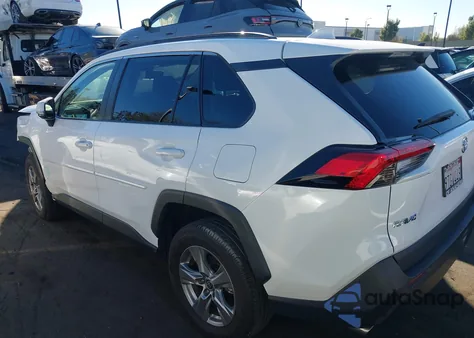 2022 Toyota Rav4 Xle z USA, uszkodzony, nr VIN 2T3W1RFV4NC196608